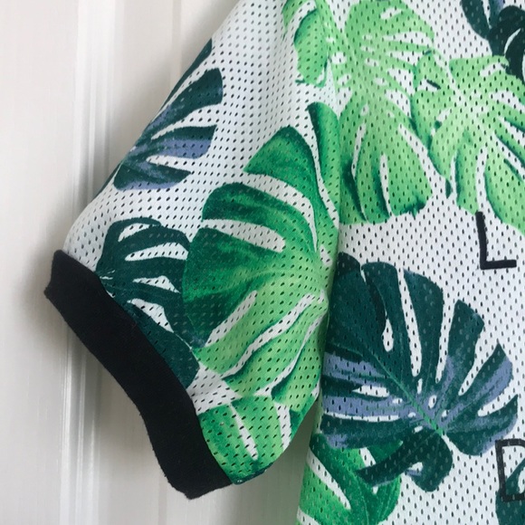 Cute top - Picture 2 of 5